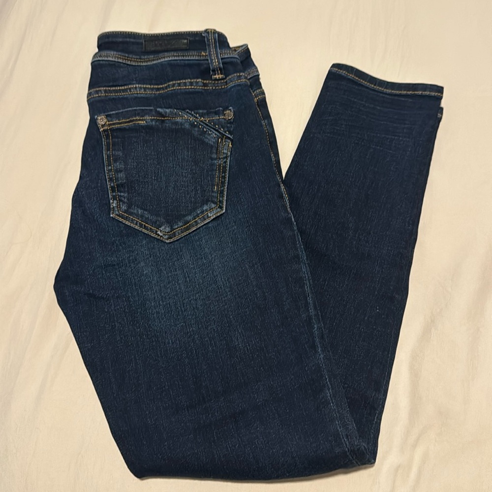 Buckle skinny jeans